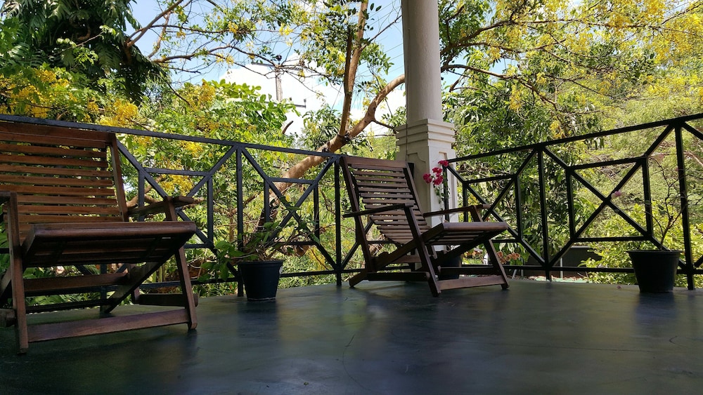 Sisilthera Hotel 17/18
