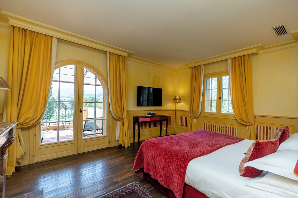 1 Bedroom, Superior, Suite, King Bed, Mountain View, Garden Area