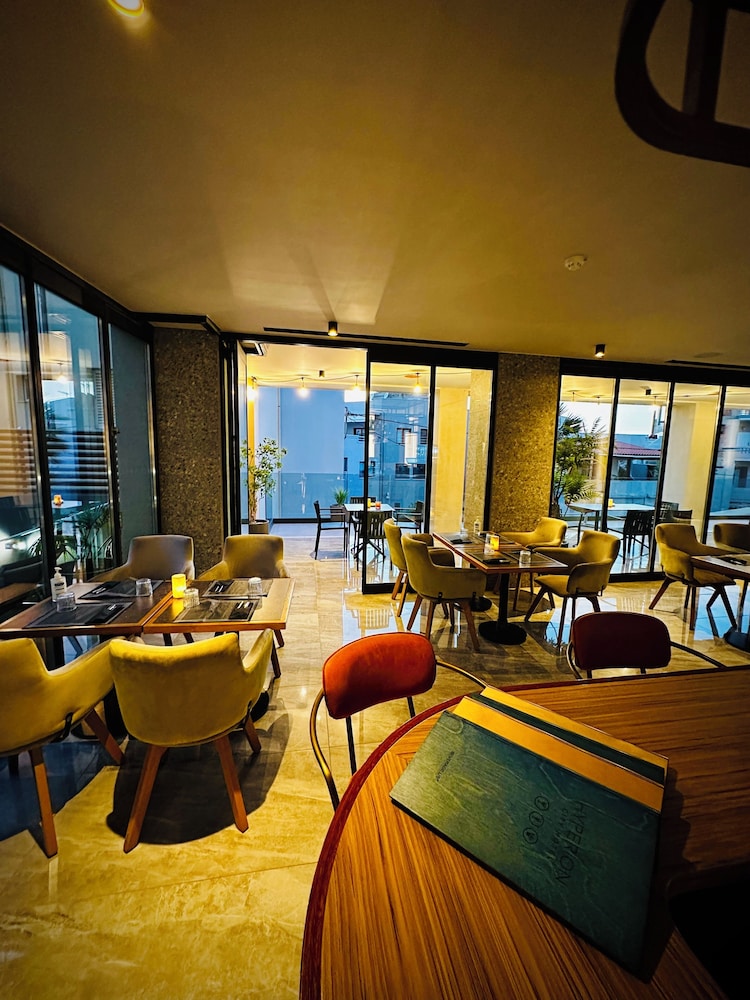 Hyperion City Hotel & Spa 56/70