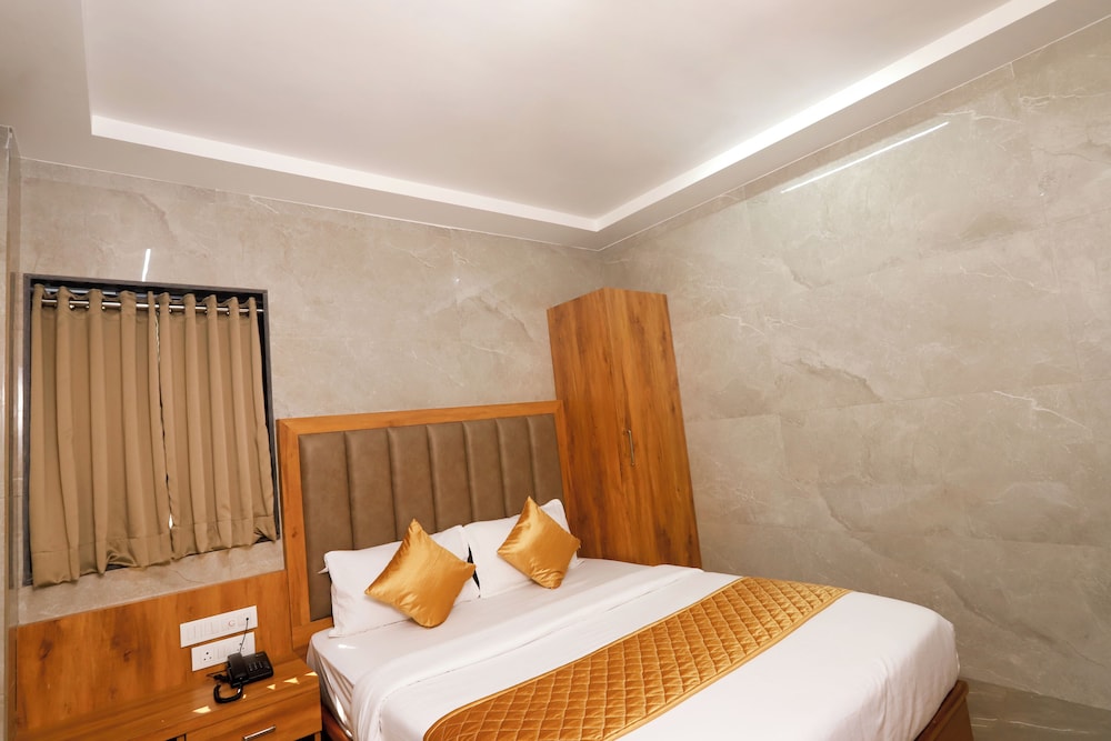 Hotel Karishma 13/26