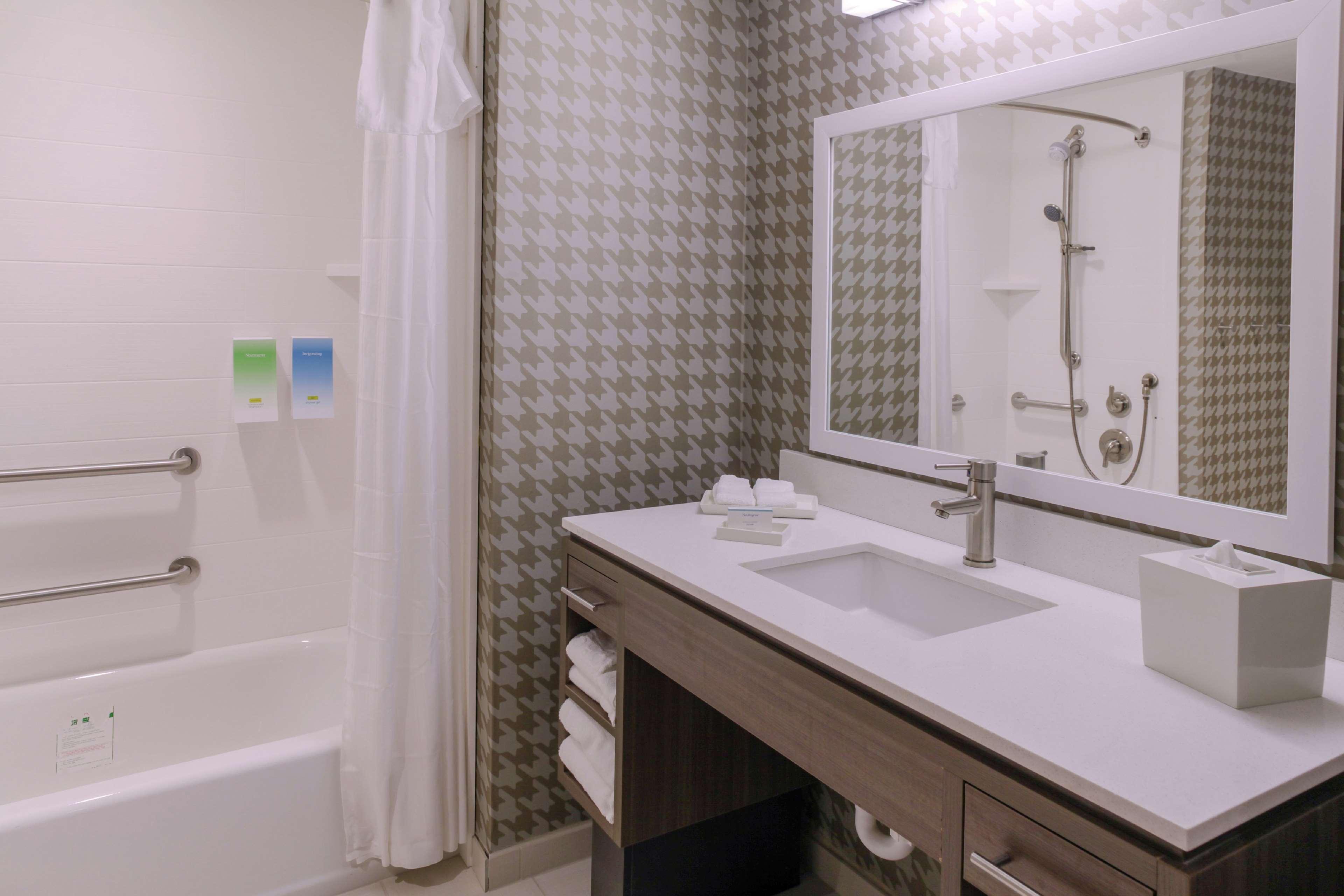 STUDIO, SUITE, KING BED, ACCESSIBLE