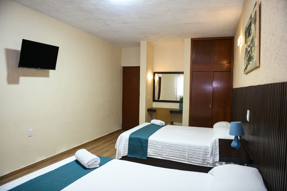 Uxulkah Hotel 21/60