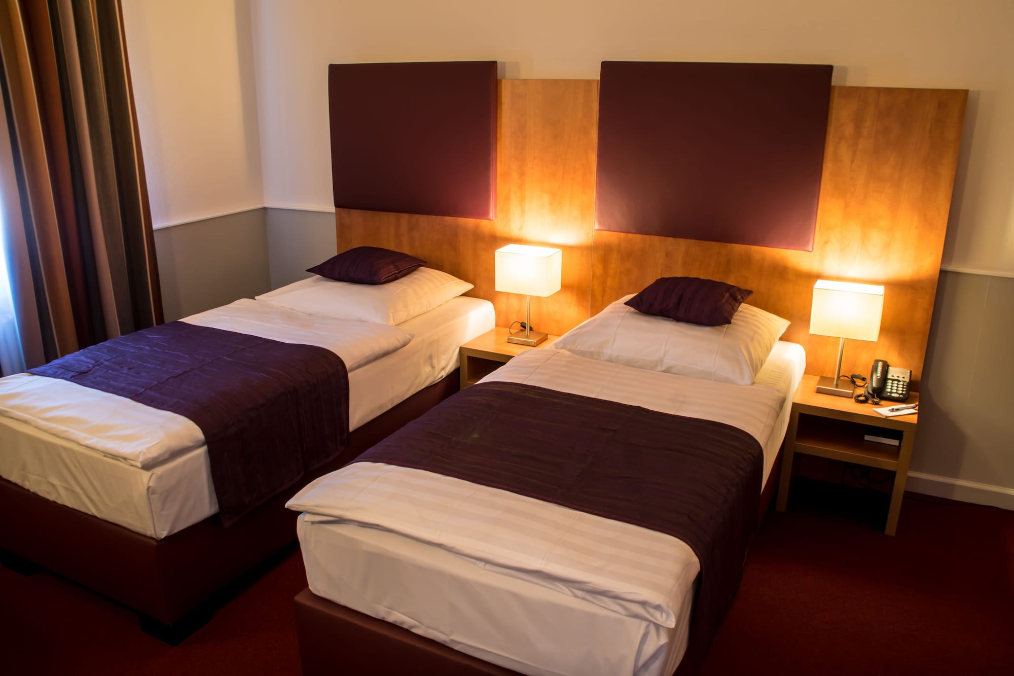 ROOM, DOUBLE BED