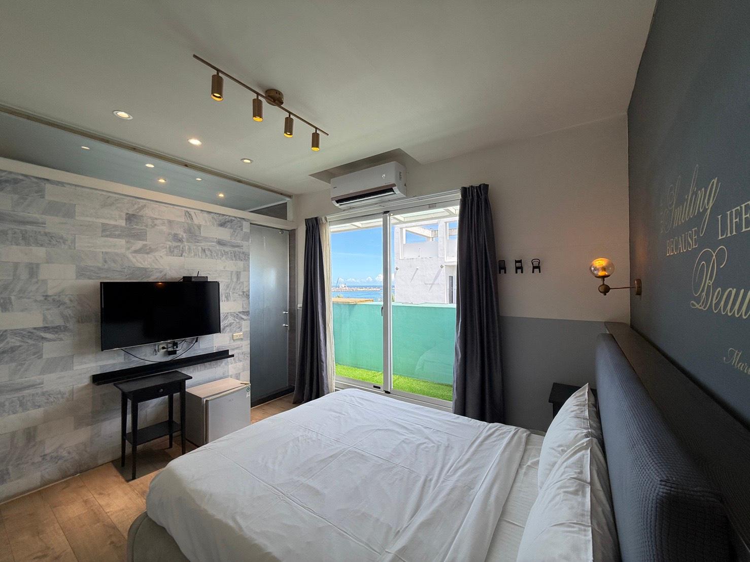 Room, Sea View