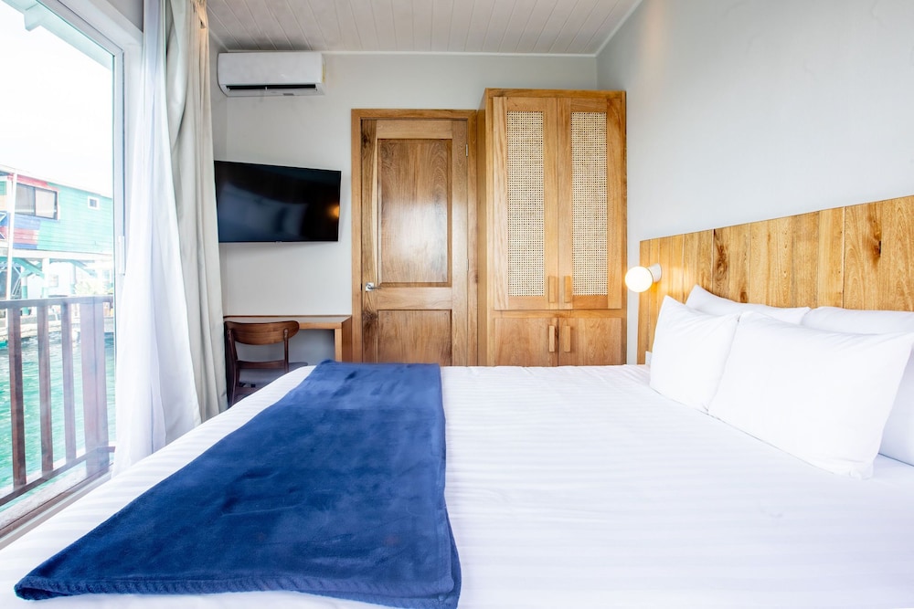 Tropical Suites Hotel 16/67