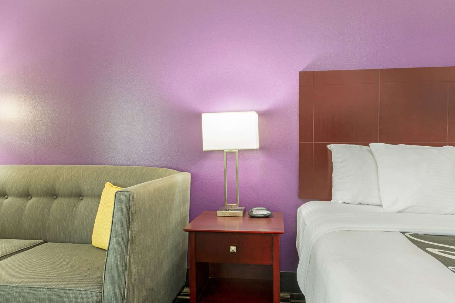 La Quinta Inn & Suites by Wyndham Bridge City 18/44