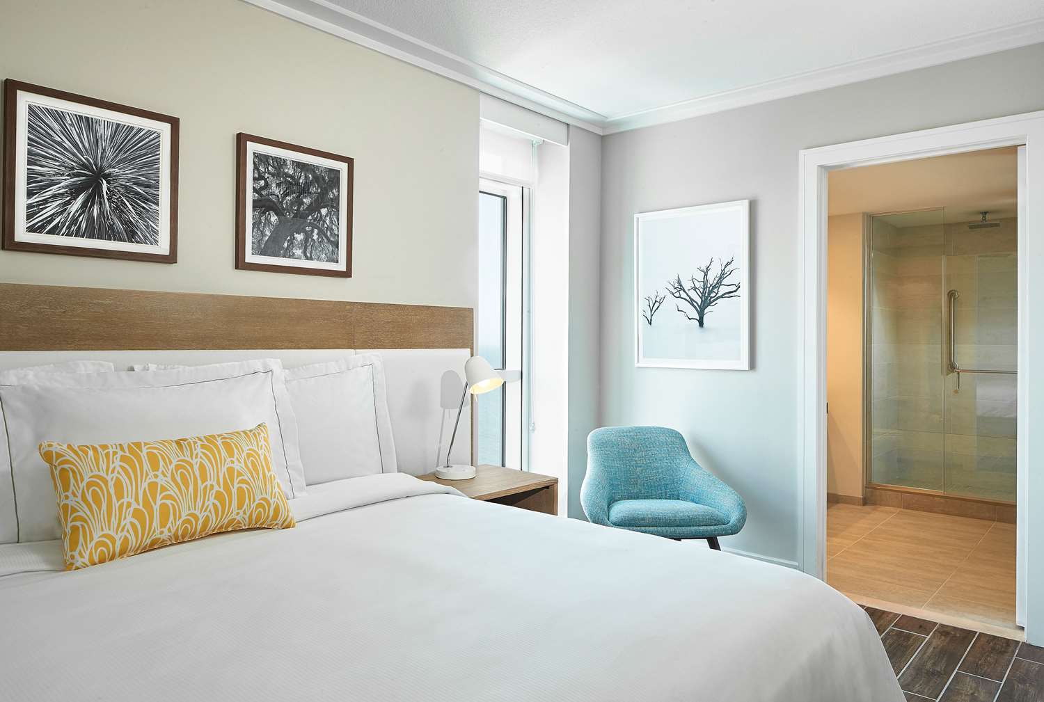 1 Bedroom, Suite, King Bed, Ocean Front, Sofa
