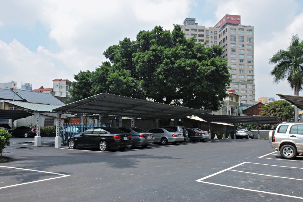 Ai-Lai Fashion Hotel 61/72