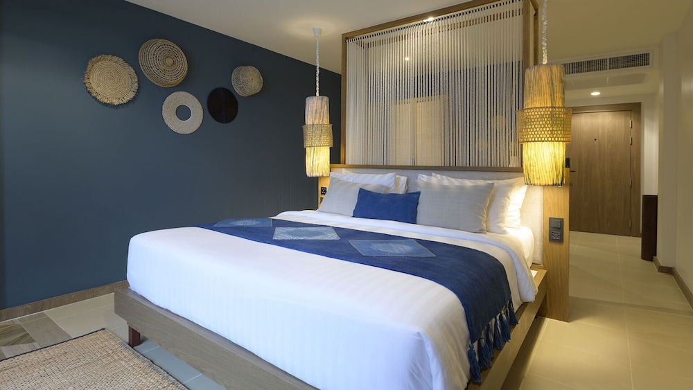 DELUXE, SUITE, KING BED