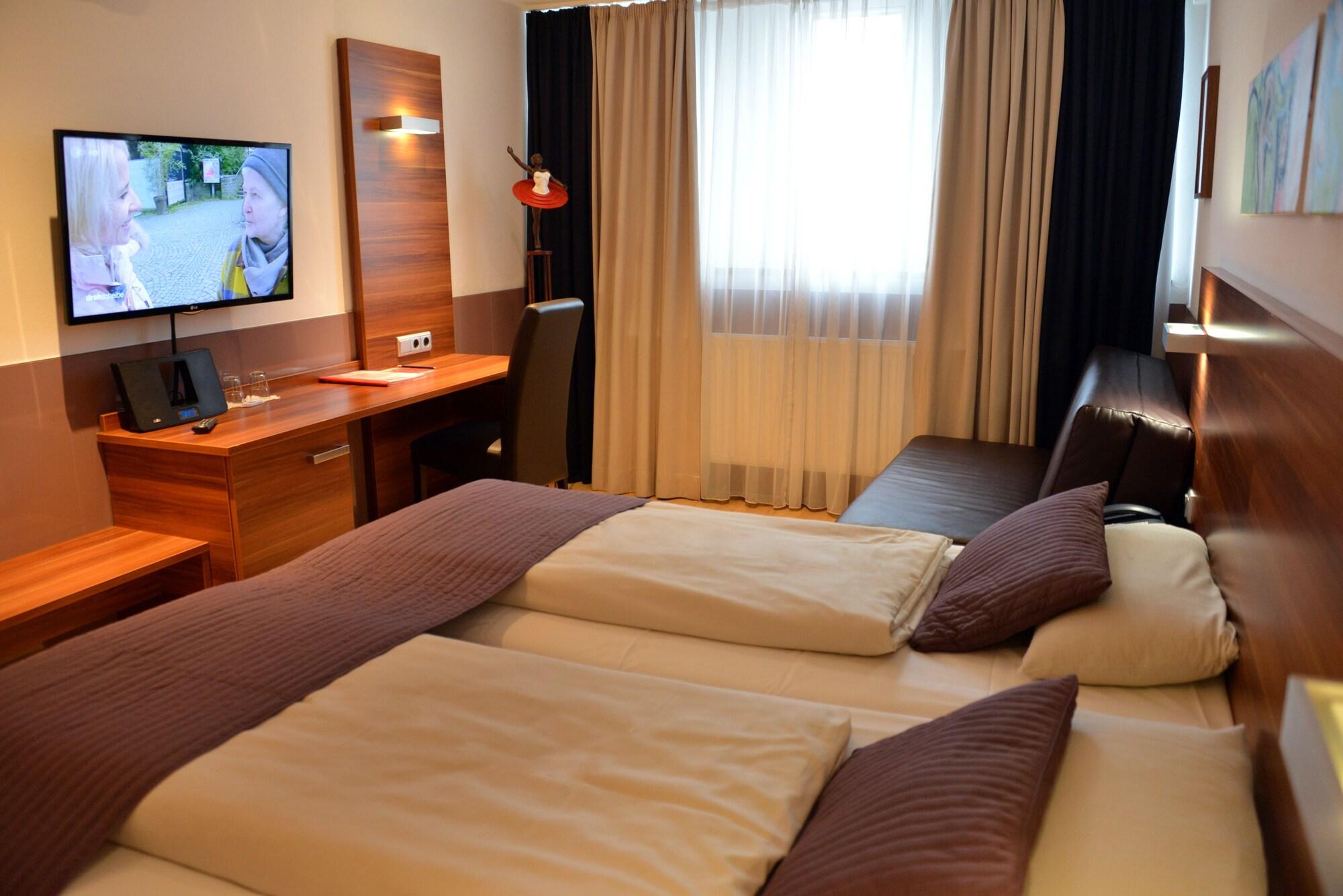 غرفة قياسية ثلاثية، Arthotel Munich 10/10