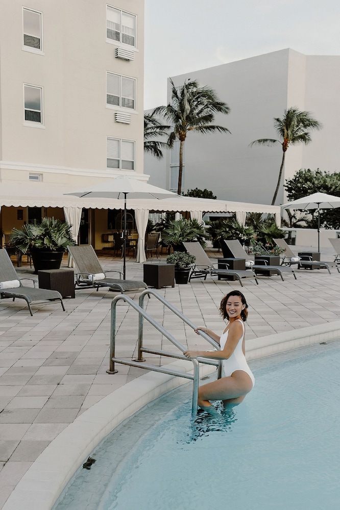 The Ambassador Hotel 18/25