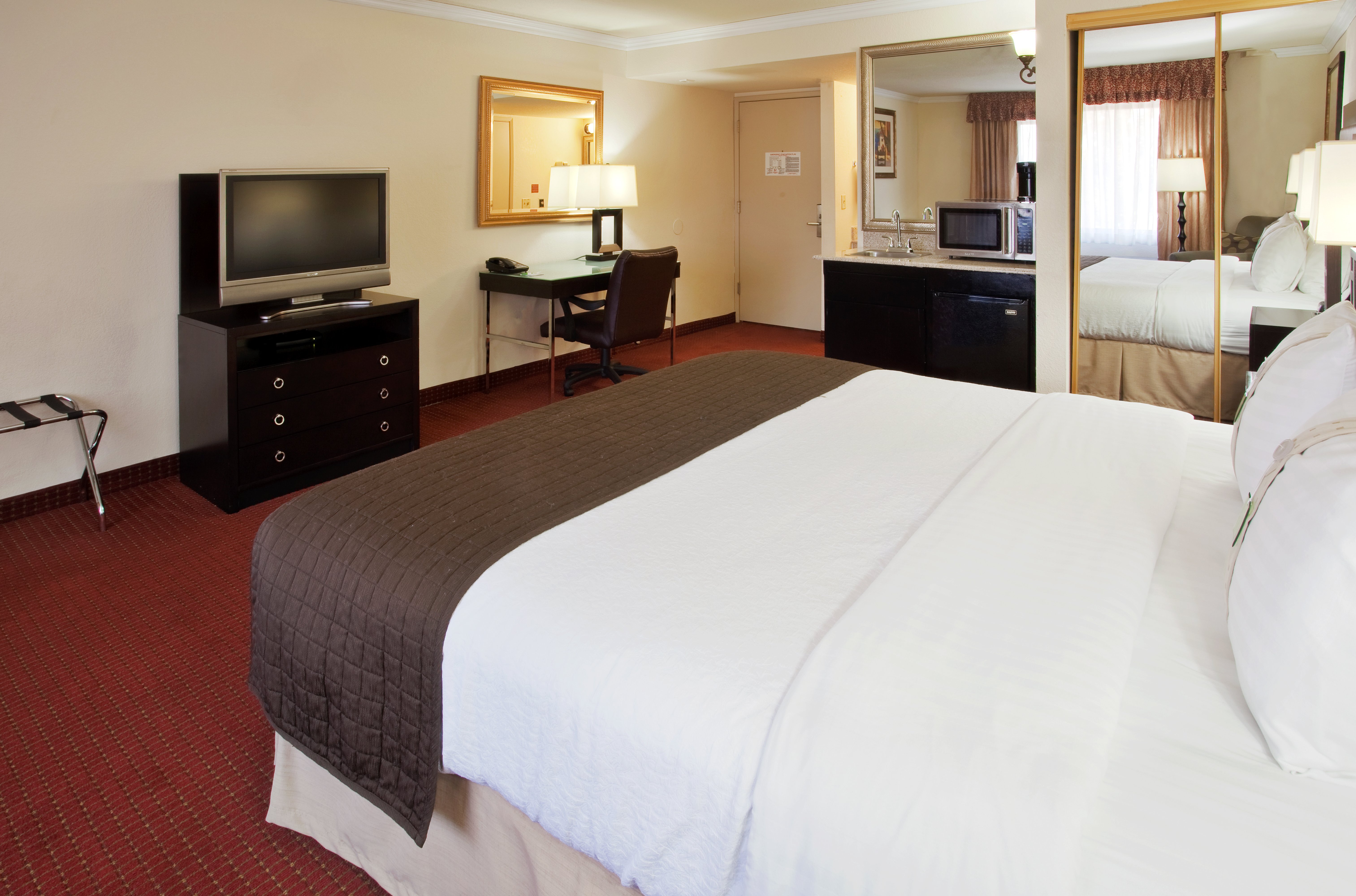Holiday Inn Sacramento Rancho Cordova 30/77