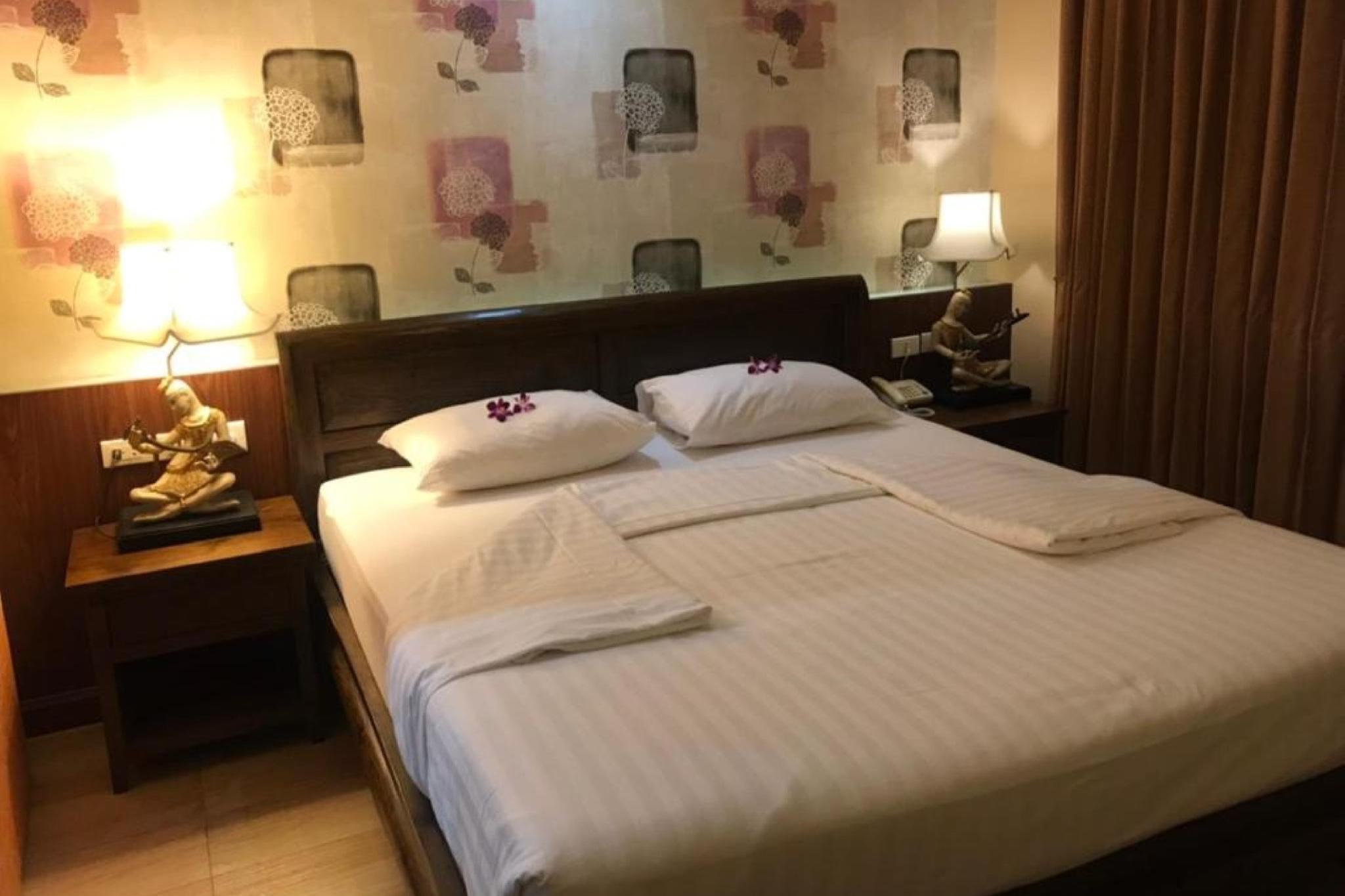 POOL, SUITE