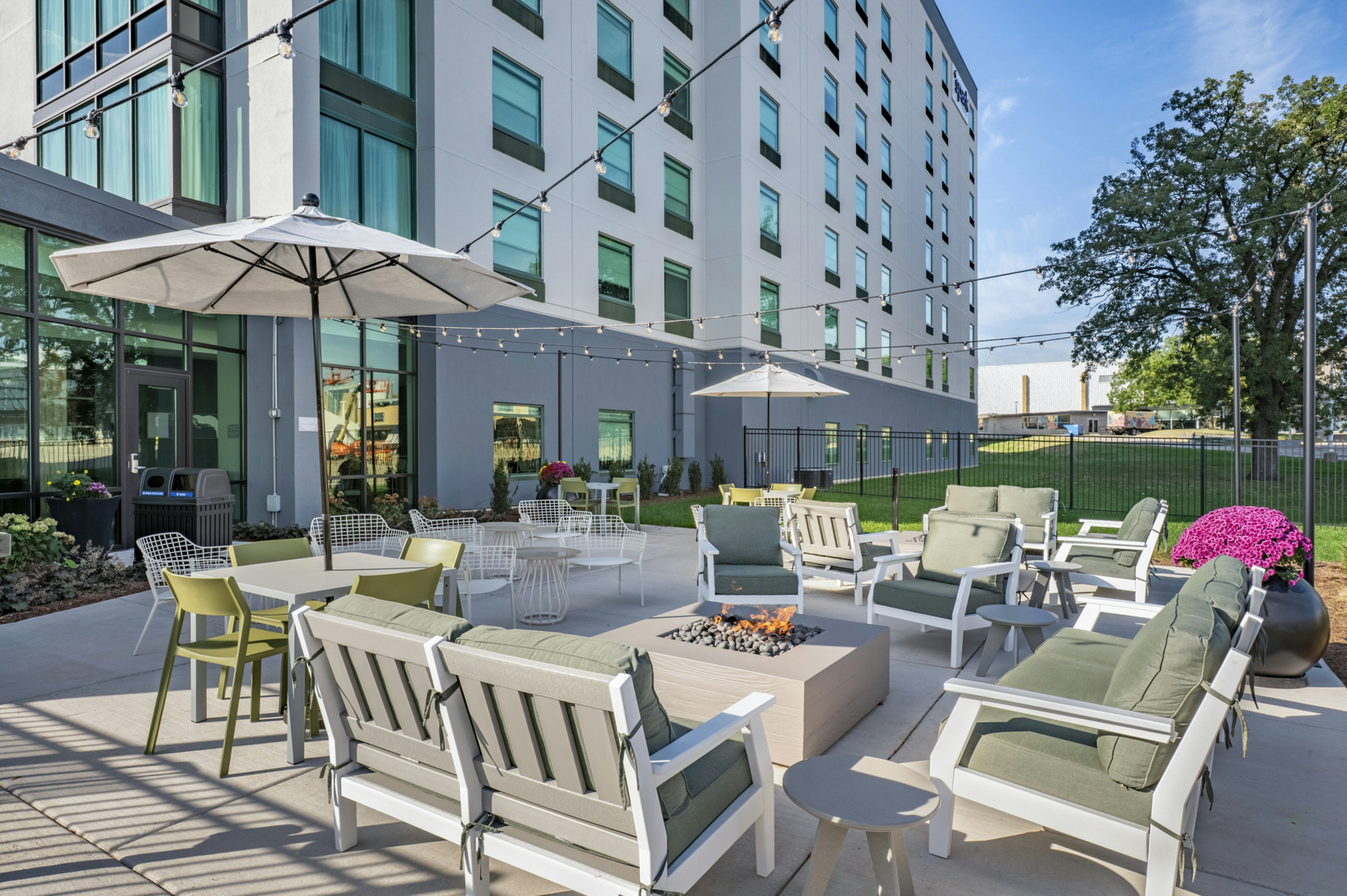 Spark by Hilton Madison Central 32/32