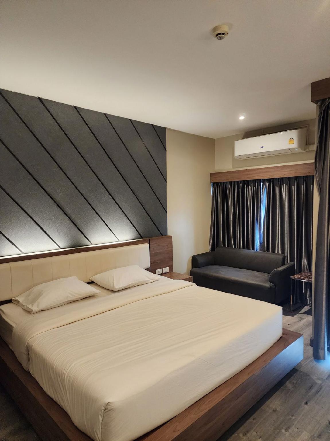 The Chess Hotel 17/38
