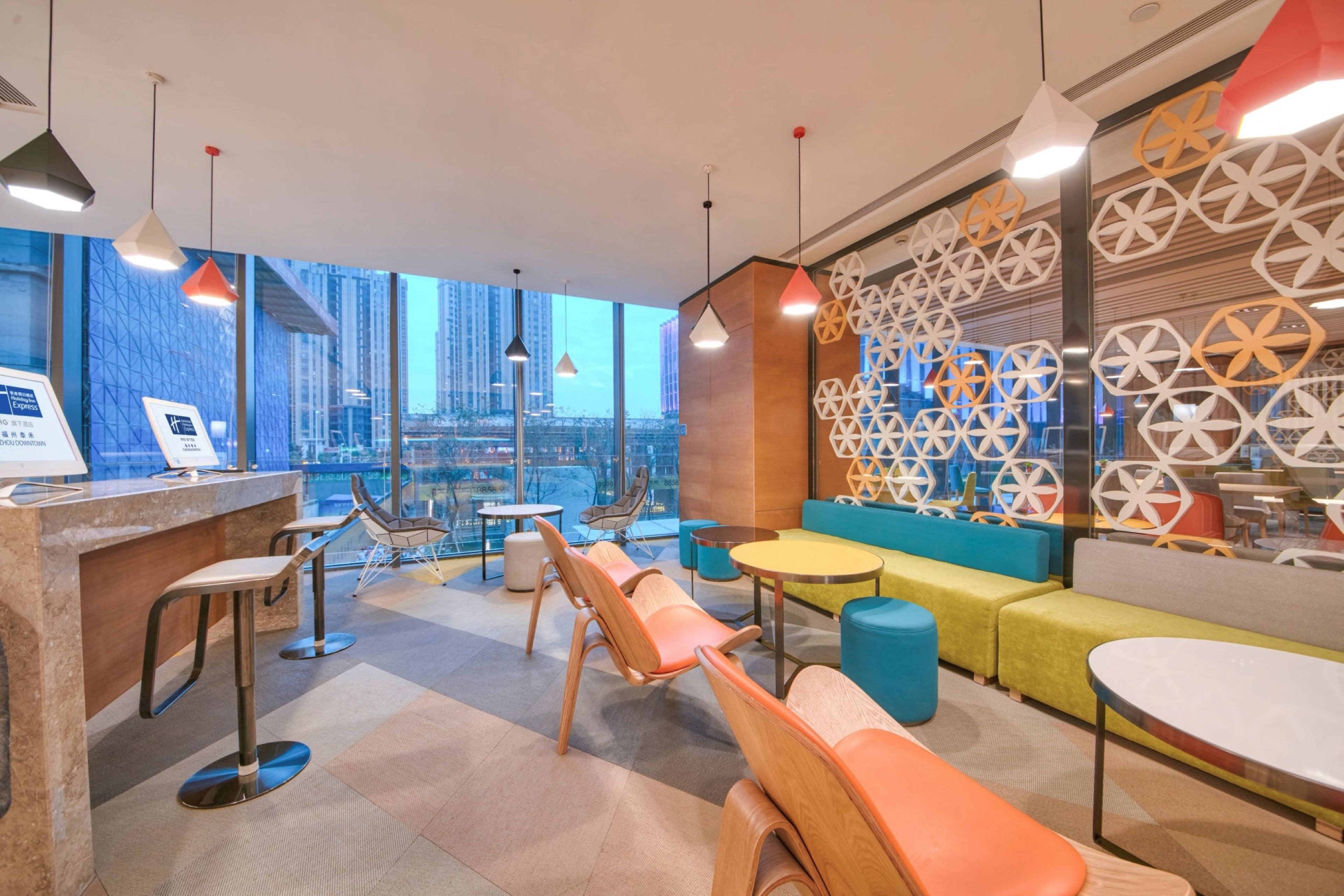 HOLIDAY INN EXPRESS FUZHOU DOWNTOWN 37/59
