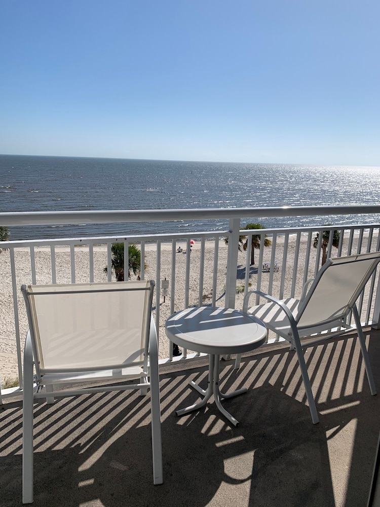 South Beach Hotel Suites 23/28