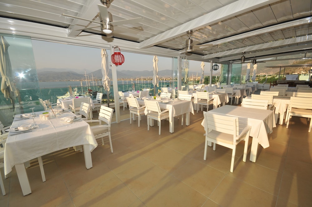 Alesta Yacht Hotel 54/74