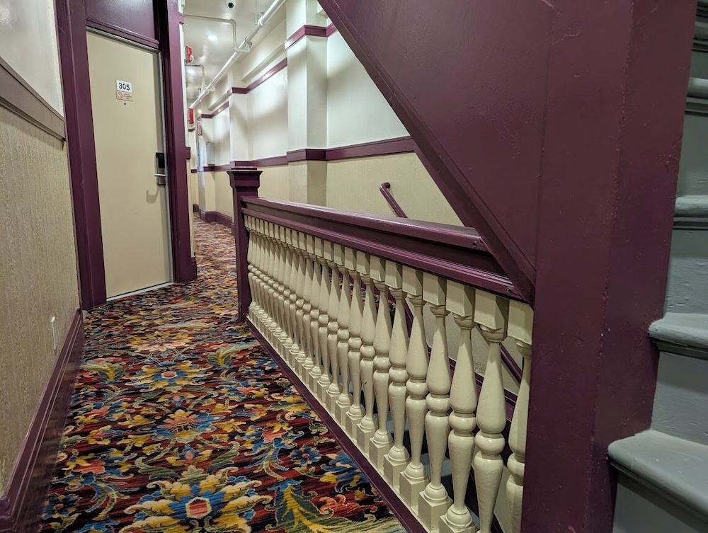 Winsor Hotel 2/25