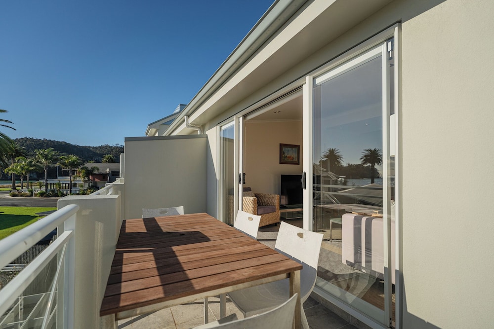 Crowsnest Apartments 22/49