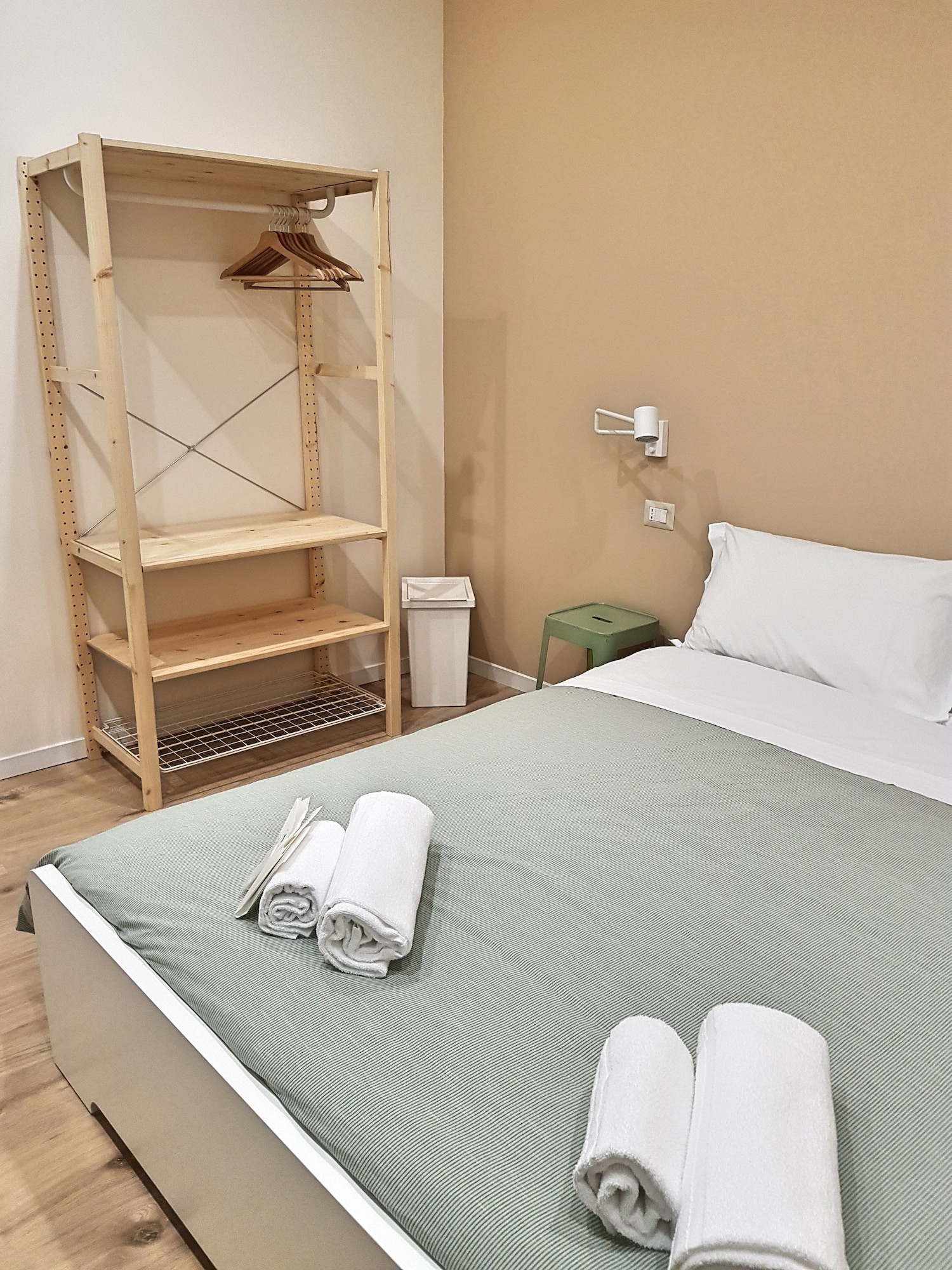 ECONOMY, DOUBLE BED