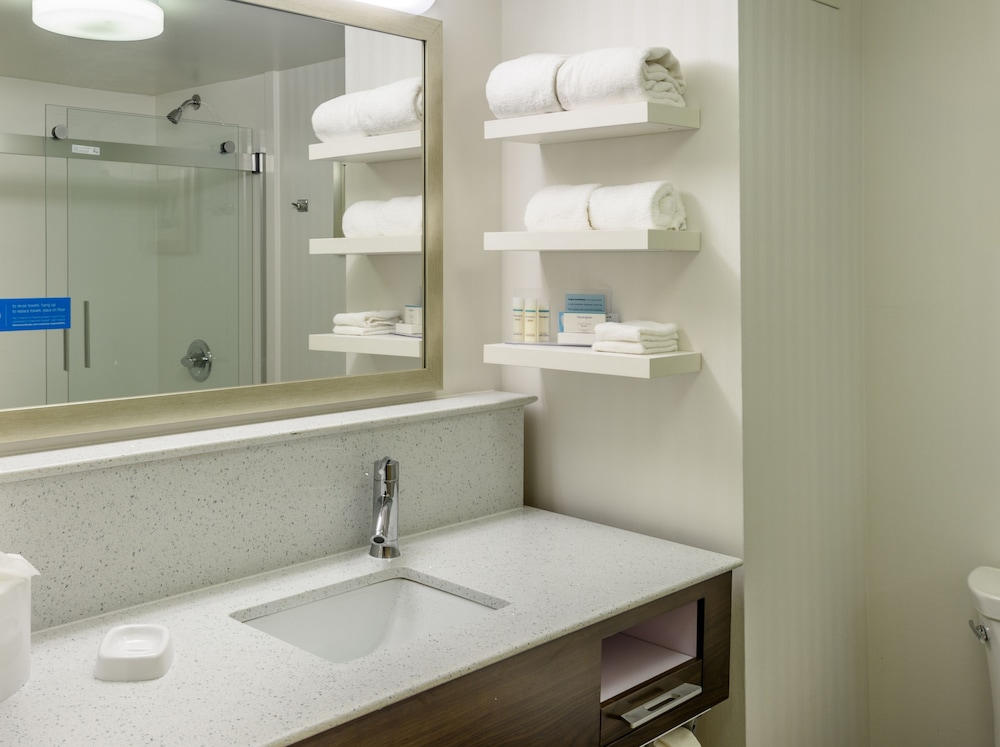 Hampton Inn & Suites Jackson Downtown-Coliseum 32/76