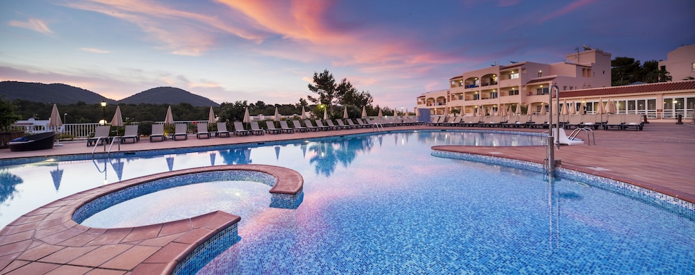 Invisa Hotel Club Cala Blanca 6/44