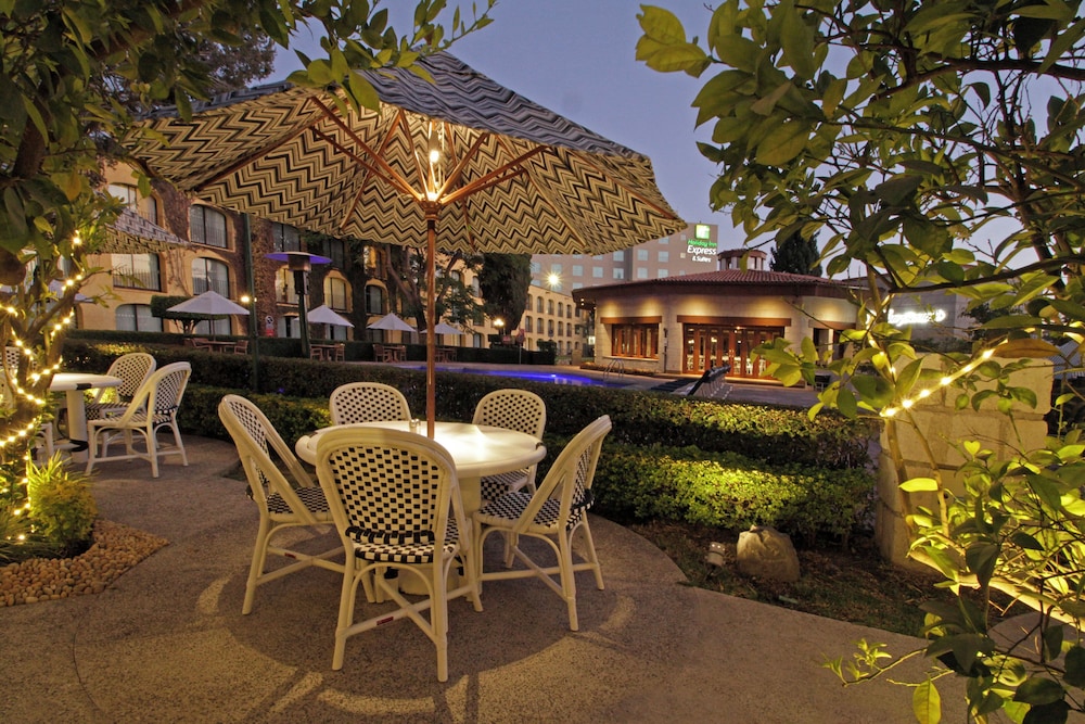 Holiday Inn Express & Suites Queretaro, an IHG Hotel 40/50