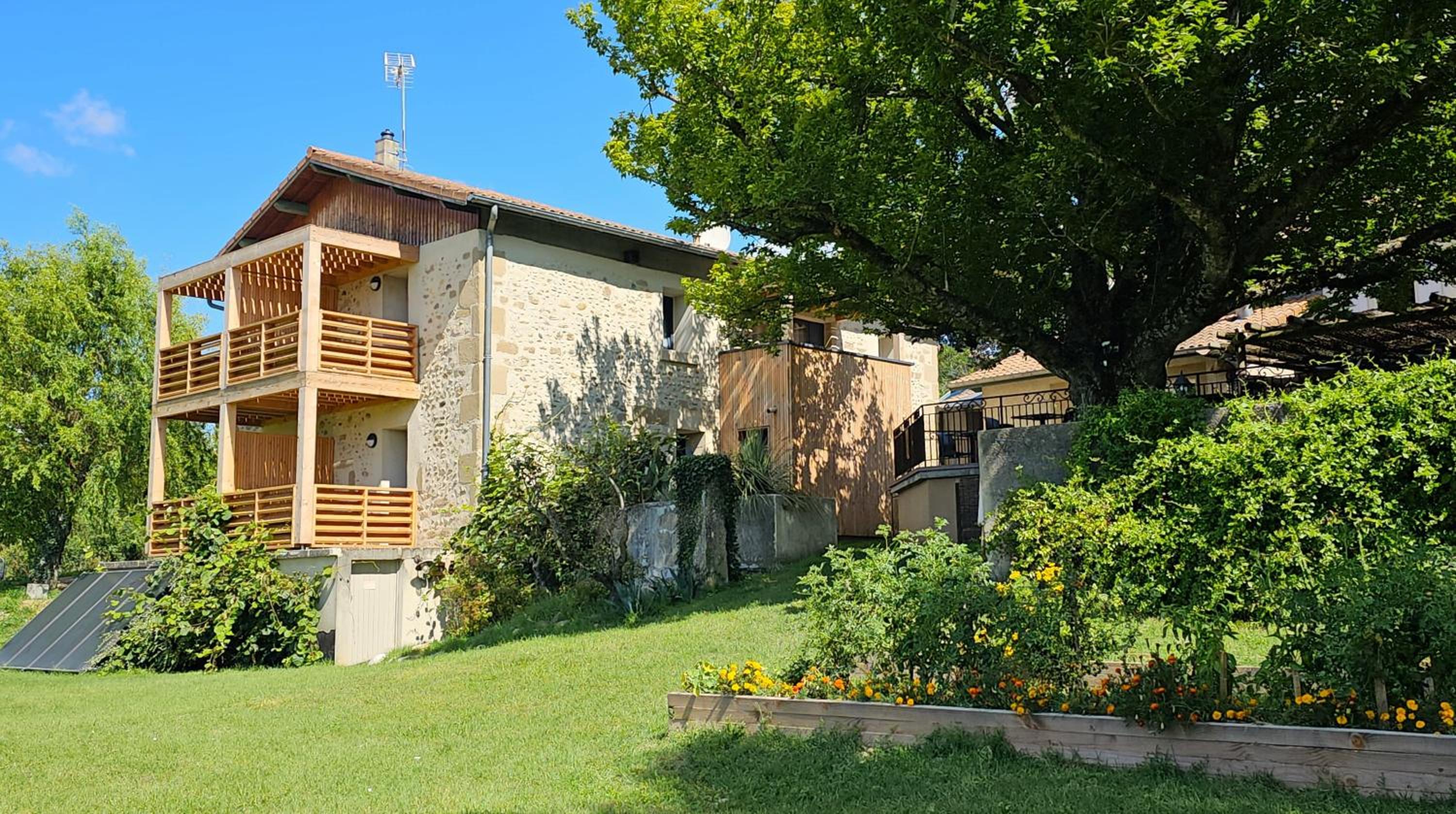 HOTEL LES VIEILLES GRANGES 12/16