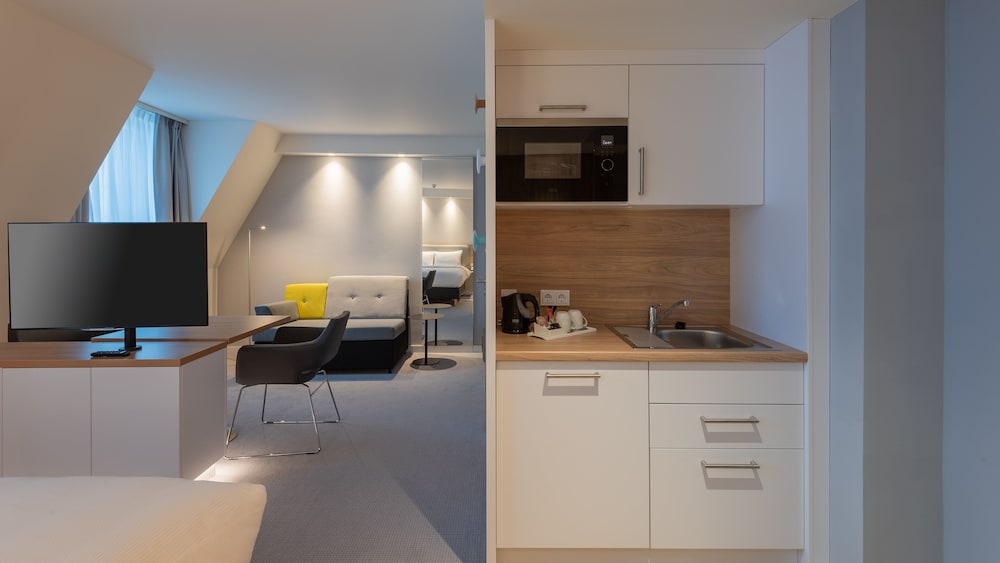 HOLIDAY INN EXPRESS AND SUITES POTSDAM 50/58