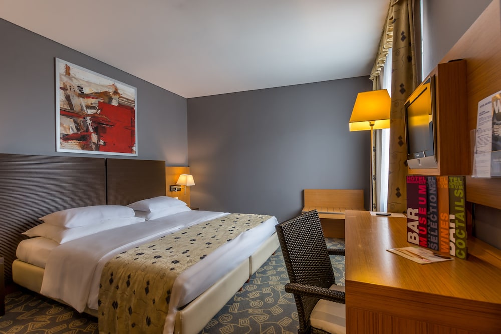 غرفة قياسية بسريرين منفصلين، Museum Hotel Budapest 7/10
