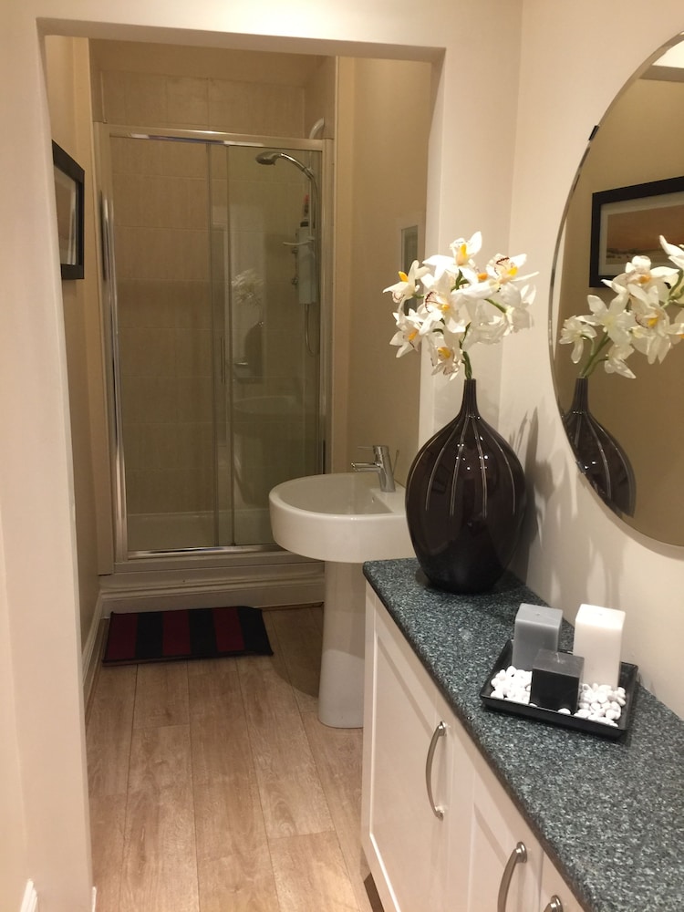 Great location 1 Bedroom Scotstoun Flat 8/10