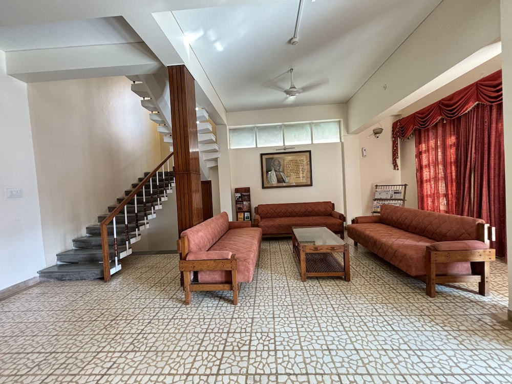 HOTEL PRADEEP 36/55