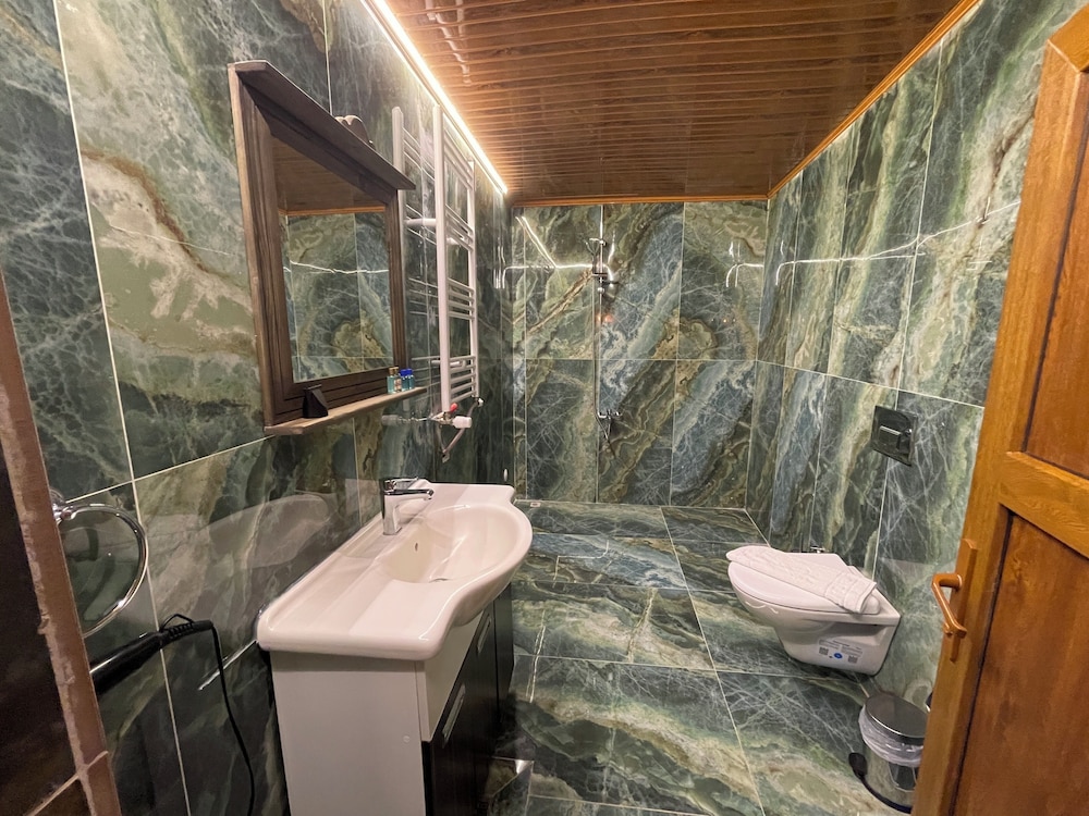 Falcon Cave Suites 48/49