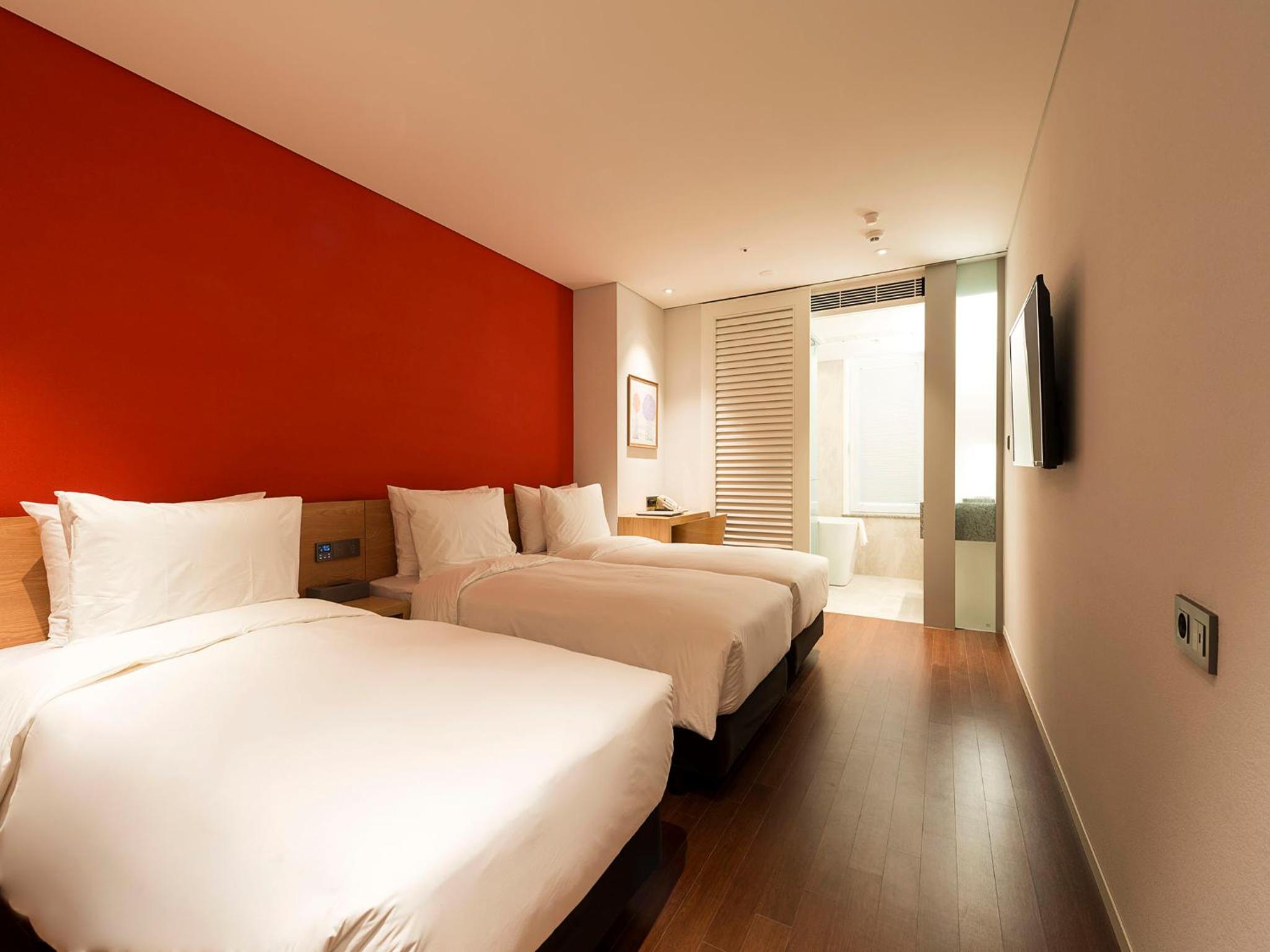 ROOM, TRIPLE