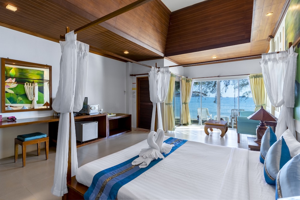 COCONUT BEACH RESORT 23/74