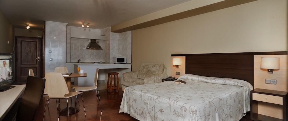 APARTMENT, SINGLE, DOUBLE BED