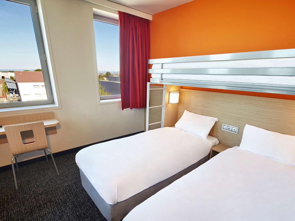 Kyriad ECO - Clermont Ferrand Estaing 7/42