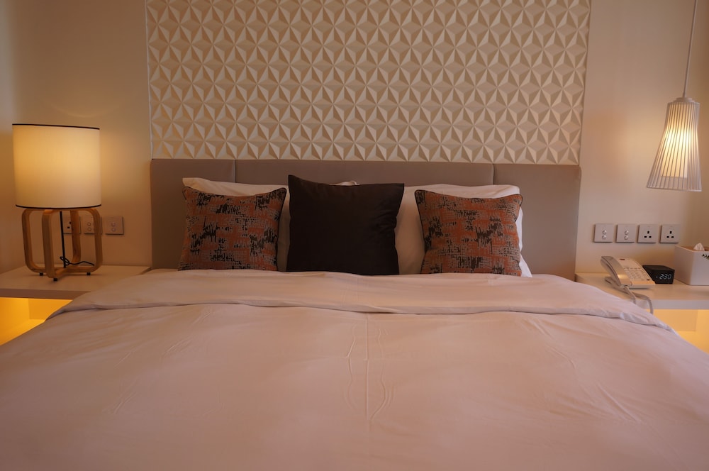 The Pier Hotel 14/69