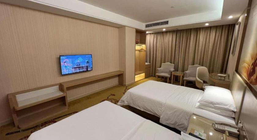 Vienna hotel (Huidong and run pedestrian street) 28/55