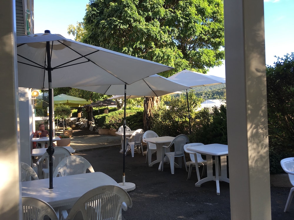 HOTEL LES CHENES 18/50