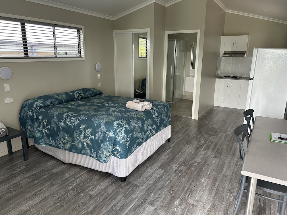 Barcaldine Country Motor Inn 8/45