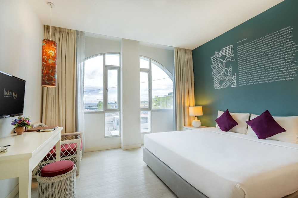 DELUXE, KING BED