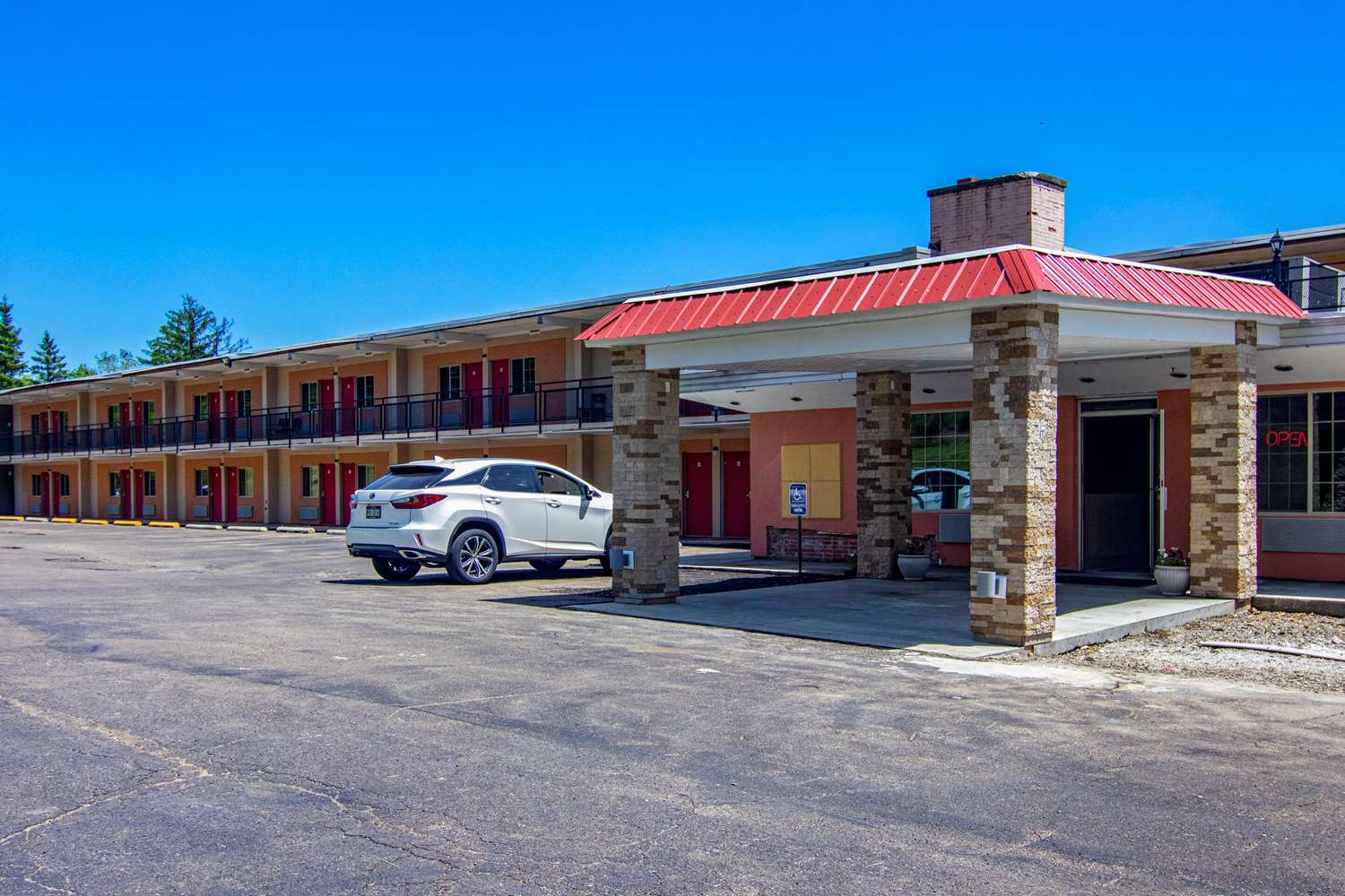 Econo Lodge Bradford South 4/4