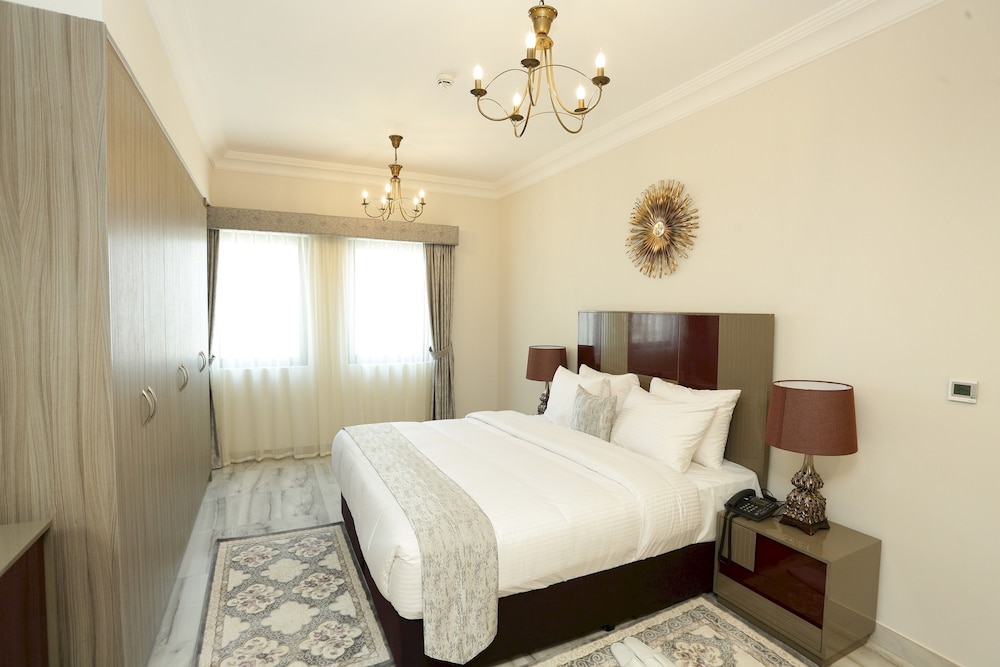 Marbella Holiday Homes 40/50