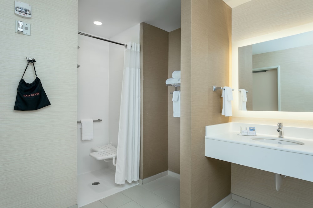 Fairfield Inn Suites Tacoma Dupont 13/33