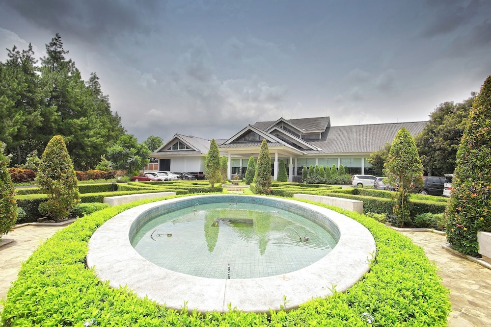 Lido Lake Resort by MNC Hotel 60/63