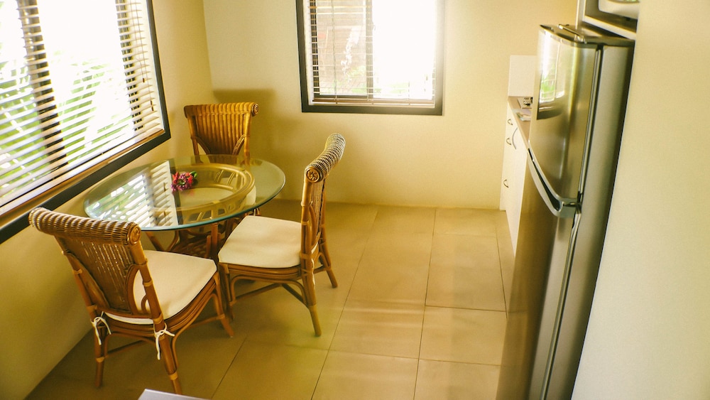 Muri Beach Resort 49/75