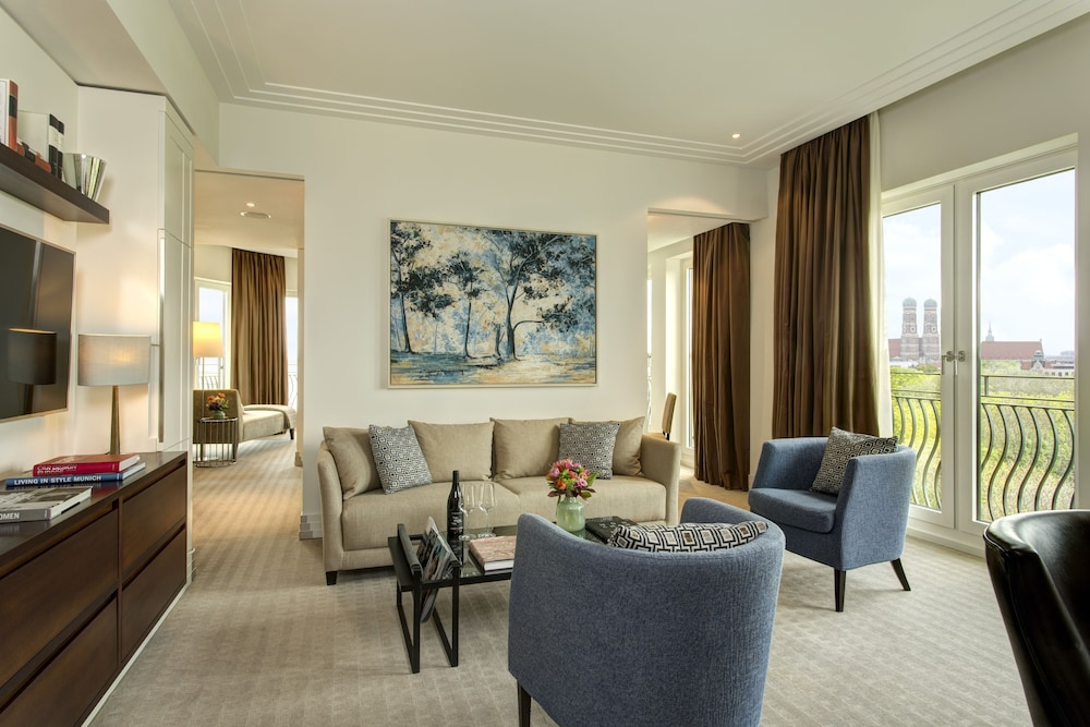 ROCCO FORTE THE CHARLES HOTEL 32/64