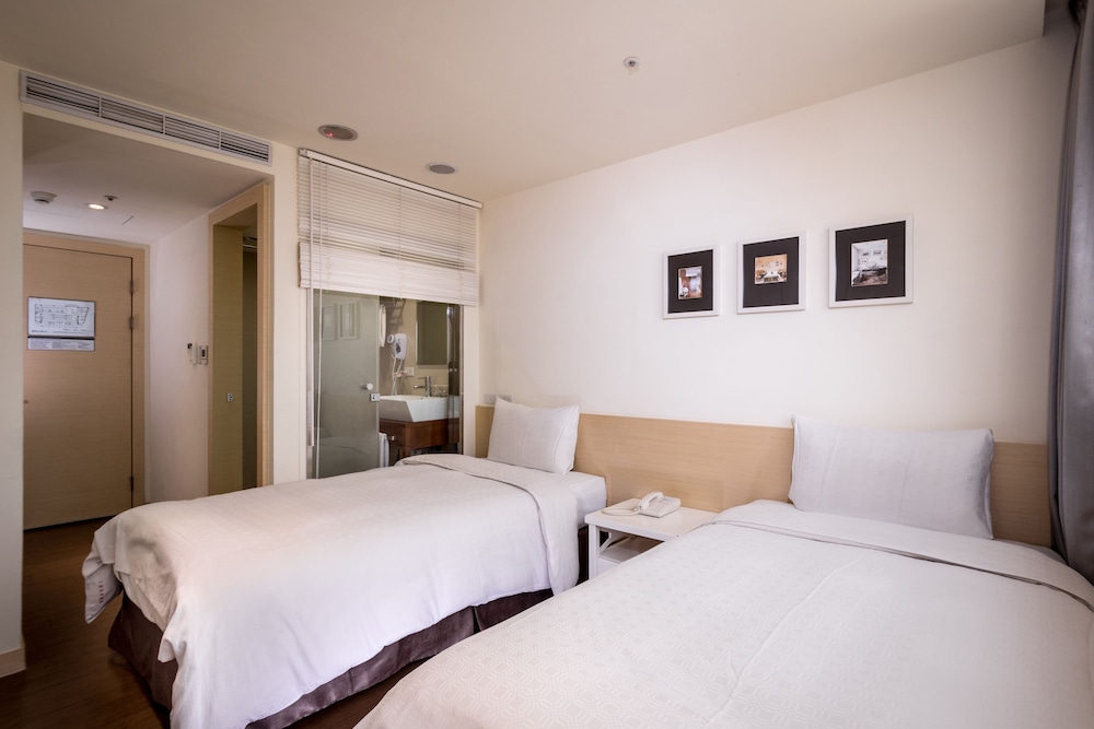 ROOM, TWIN BEDS, CITY VIEW